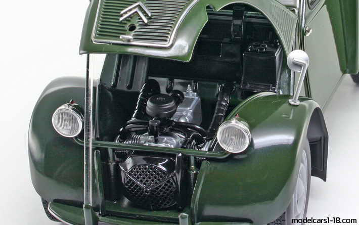 1952 - Citroen 2 CV Fourgonette Norev 1/18 (Зелен) Двигател