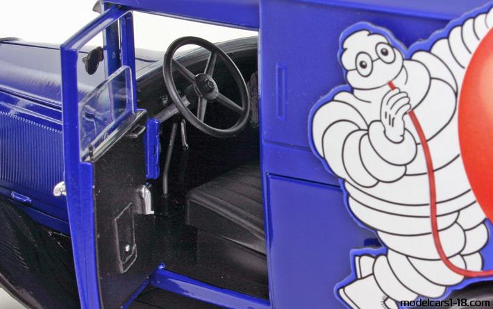 1928 - Citroen C4 F Solido 1/18 (Син / Черен) Интериор арматурно табло