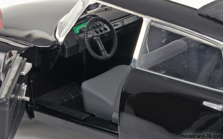 1963 - Citroen DS 19 Presidentielle Solido 1/18 (Черен) Интериор арматурно табло