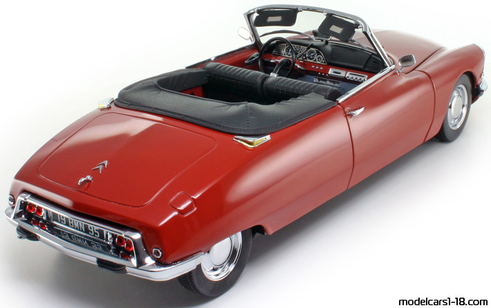 1961 - Citroen DS 19 Sun Star 1/18 (Червен) Задна дясна страна