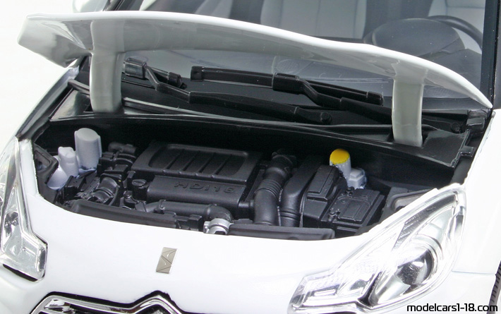 2009 - Citroen DS3 Norev 1/18 (Бял / Бял) Двигател