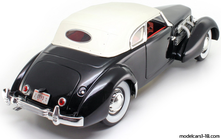 1937 - Cord 812 Supercharged Signature Models 1/18 (Черен) Задна дясна страна