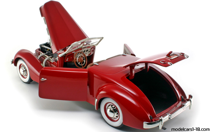 1937 - Cord 812 ERTL 1/18 (Червен) Отваряеми части