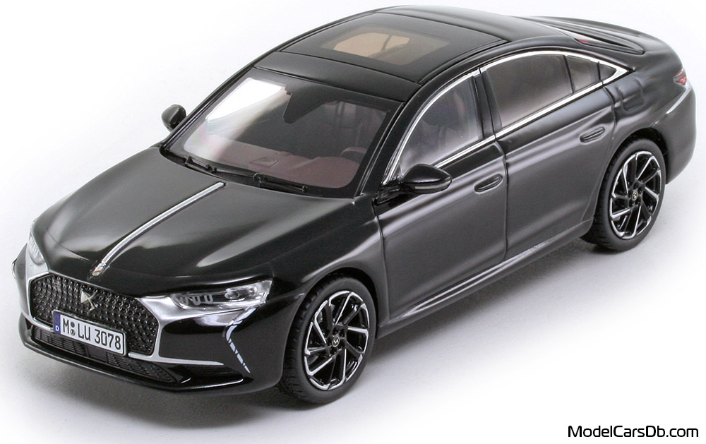 2020 - DS 9 Norev 1/43 (Черен) Предна лява страна