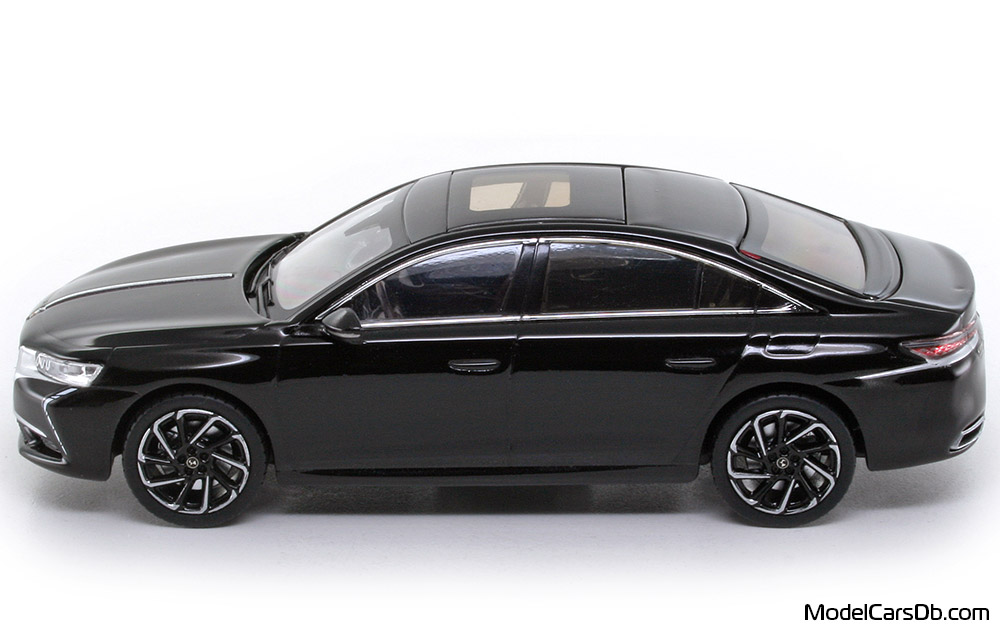 2020 - DS 9 Norev 1/43 (Черен) Страна