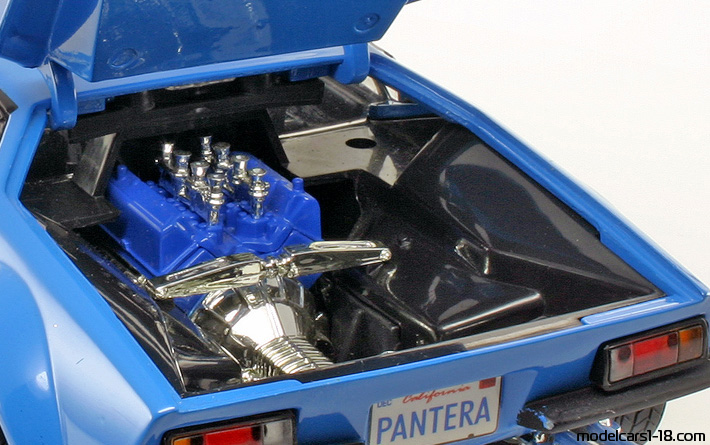 1975 - DeTomaso Pantera GTS Hot Wheels 1/18 (Син) Двигател