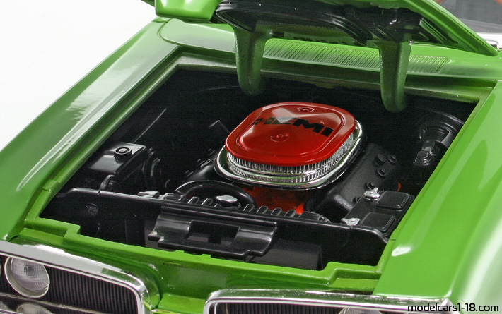 1970 - Dodge Coronet R/T Road Signature 1/18 (Зелен / Черен) Двигател