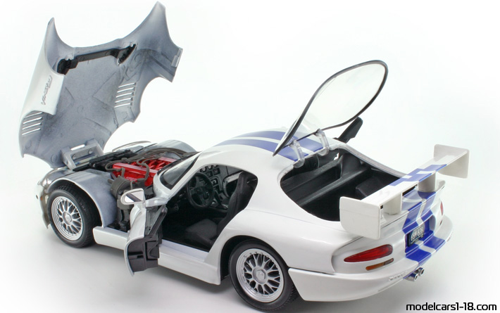 1996 - Dodge Viper GTS-R Maisto 1/18 (Бял / Син) Отваряеми части