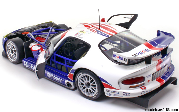 1998 - Dodge Viper GTS-R AutoArt 1/18 (Бял / Син) Отваряеми части