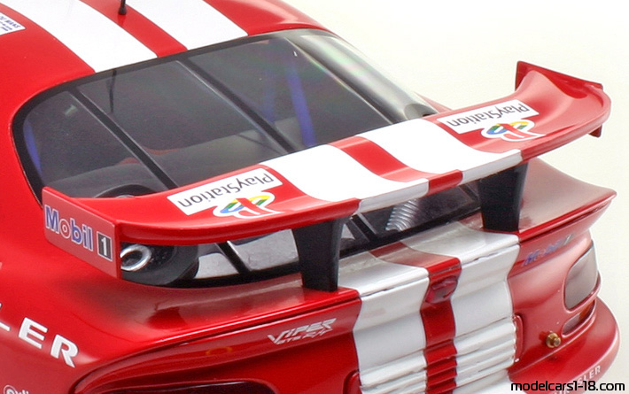 2000 - Dodge Viper GTS-R AutoArt 1/18 (Червен / Бял) Багажник / Отварящи се фарове