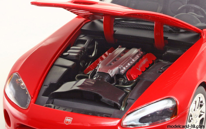2003 - Dodge Viper SRT-10 Hot Wheels 1/18 (Червен) Двигател