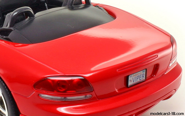 2003 - Dodge Viper SRT-10 Hot Wheels 1/18 (Червен) Багажник / Отварящи се фарове