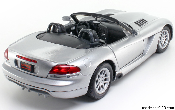 2003 - Dodge Viper SRT-10 Motor Max 1/18 (Сребрист) Задна дясна страна