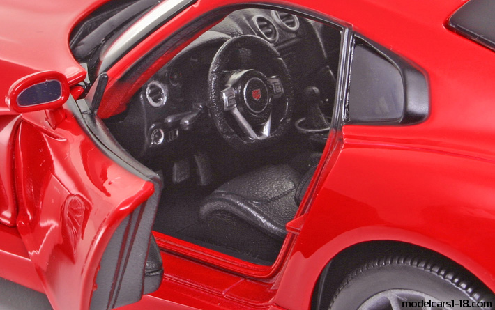 2013 - Dodge Viper SRT GTS Maisto 1/18 (Червен) Интериор арматурно табло
