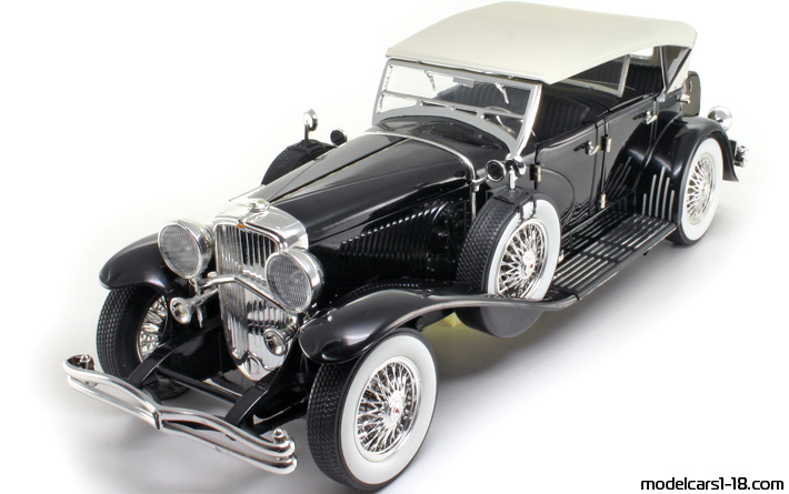 1934 - Duesenberg Model J Signature Models 1/18 (Black) Предна лява страна