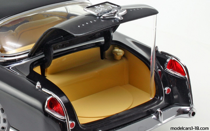 1957 - Facel Vega HK 500 Sun Star 1/18 (Черен) Багажник / Отварящи се фарове