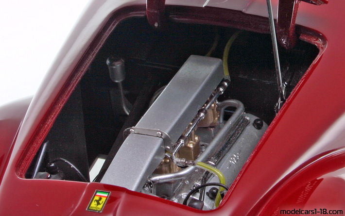 1947 - Ferrari 125 S Elite 1/18 (Червен) Двигател