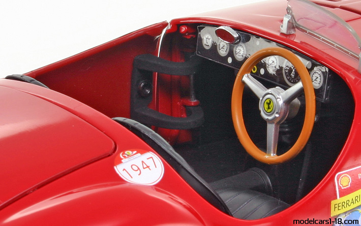1947 - Ferrari 125 S Hot Wheels 1/18 (Червен) Интериор арматурно табло