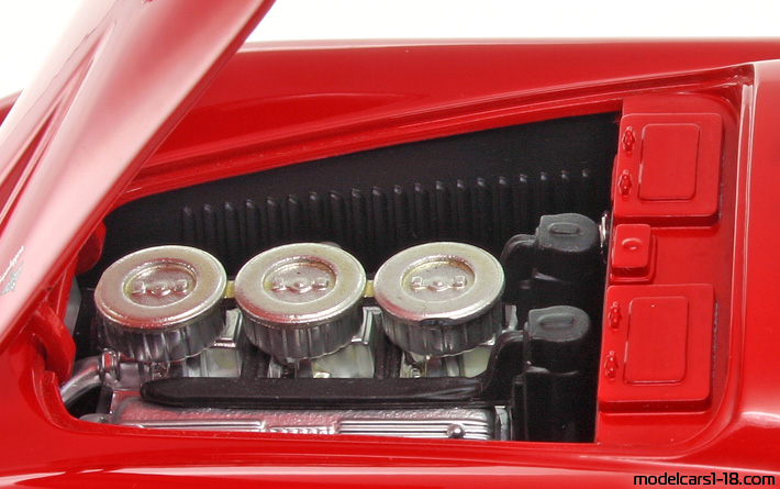 1948 - Ferrari 166 MM Hot Wheels 1/18 (Червен) Двигател