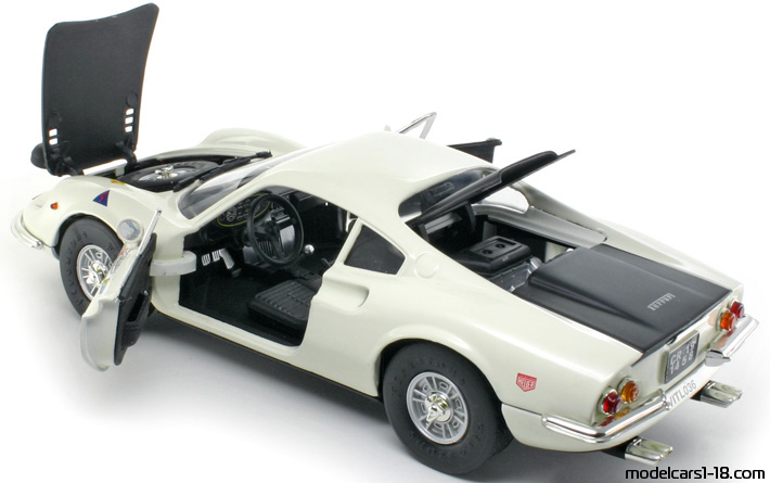 1975 - Ferrari 246 GT Dino Anson 1/18 (Бял / Черен) Отваряеми части