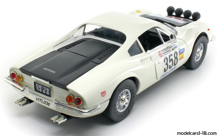 1975 - Ferrari 246 GT Dino Anson 1/18 (Бял / Черен) Задна дясна страна