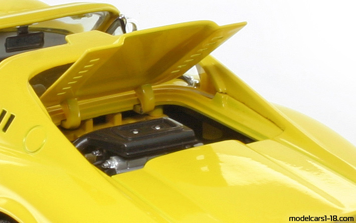 1972 - Ferrari 246 GTS Dino Hot Wheels 1/18 (Жълт) Двигател