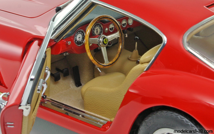 1961 - Ferrari 250 GT Berlinetta SWB CMC 1/18 (Червен) Интериор арматурно табло