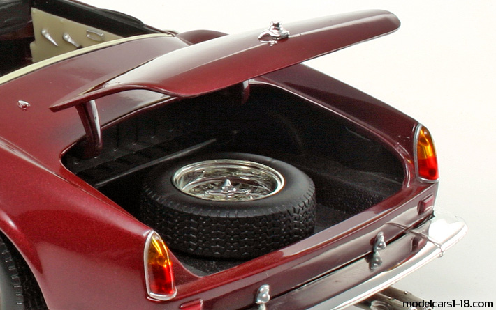 1958 - Ferrari 250 GT California Hot Wheels 1/18 (Червен) Багажник / Отварящи се фарове