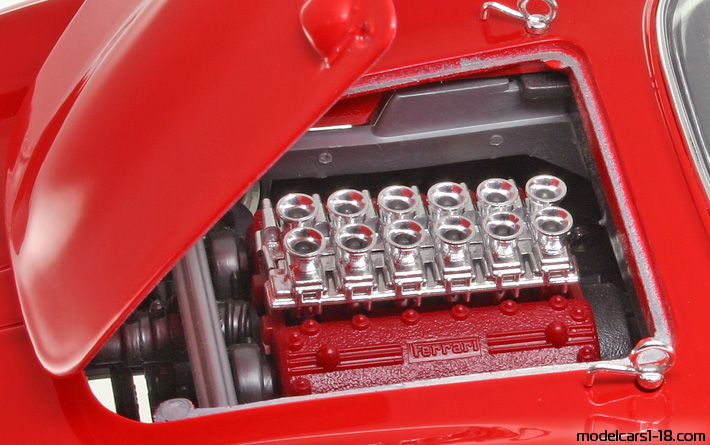 1962 - Ferrari 250 GTO Bburago 1/18 (Червен) Двигател