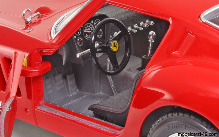 1962 - Ferrari 250 GTO Bburago 1/18 (Червен) Интериор арматурно табло