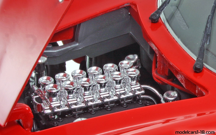 1964 - Ferrari 250 GTO Guiloy 1/18 (Червен) Двигател