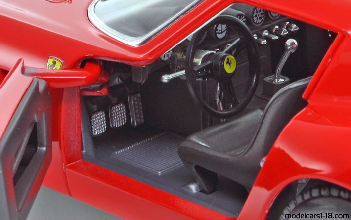 1964 - Ferrari 250 GTO Guiloy 1/18 (Червен) Интериор арматурно табло