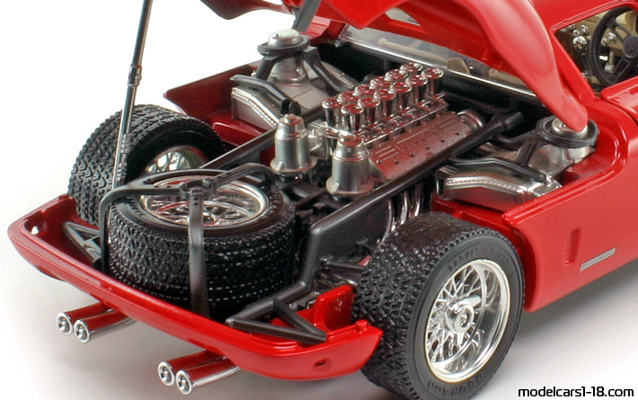 1964 - Ferrari 250 LM (Le Mans) Bburago 1/18 (Червен) Двигател