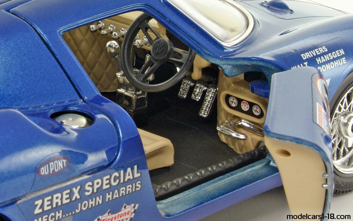 1965 - Ferrari 250 LM Bburago 1/18 (Син / Бял) Интериор арматурно табло