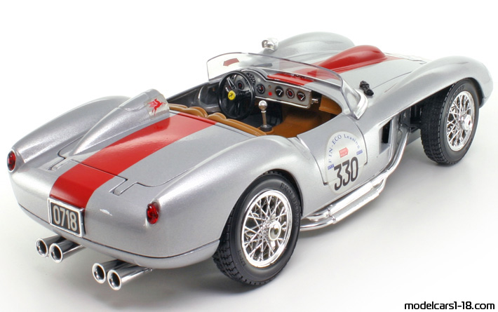 1957 - Ferrari 250 Testa Rossa Bburago 1/18 (Сребрист / Червен) Задна дясна страна