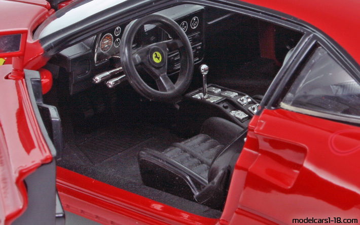 1984 - Ferrari 288 GTO Hot Wheels 1/18 (Червен) Интериор арматурно табло