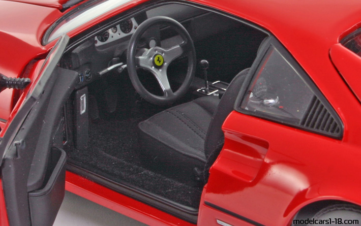 1975 - Ferrari 308 GTB Kyosho 1/18 (Червен) Интериор арматурно табло