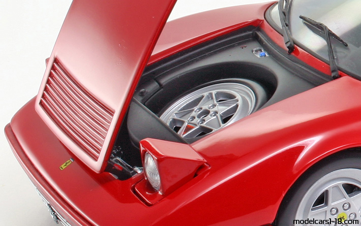 1988 - Ferrari 328 GTB Kyosho 1/18 (Червен) Багажник / Отварящи се фарове