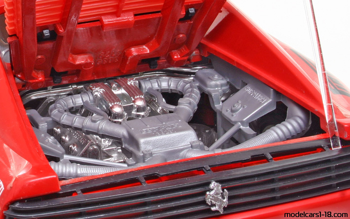 1989 - Ferrari 348 TB Competizione Bburago 1/18 (Червен / Жълт) Двигател