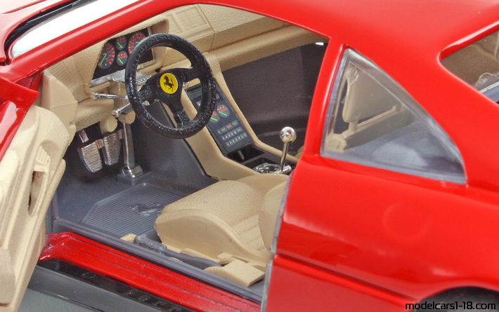 1989 - Ferrari 348 TB Bburago 1/18 (Червен) Интериор арматурно табло