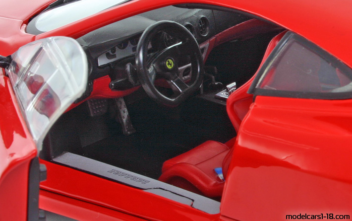 2003 - Ferrari 360 Challenge Stradale Hot Wheels 1/18 (Червен / Бял) Интериор арматурно табло