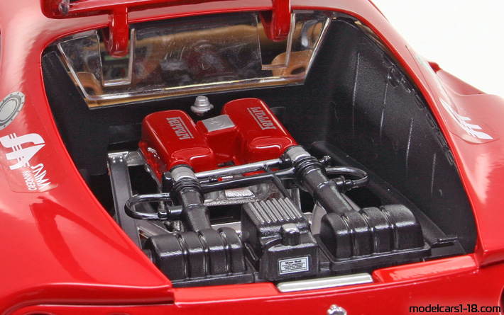 2003 - Ferrari 360 Challenge Bburago 1/18 (Червен) Двигател