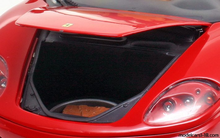 2000 - Ferrari 360 Spider Hot Wheels 1/18 (Red) Багажник / Отварящи се фарове