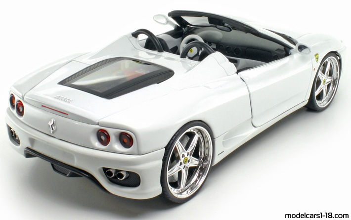 2000 - Ferrari 360 Spider Hot Wheels 1/18 (Бял) Задна дясна страна