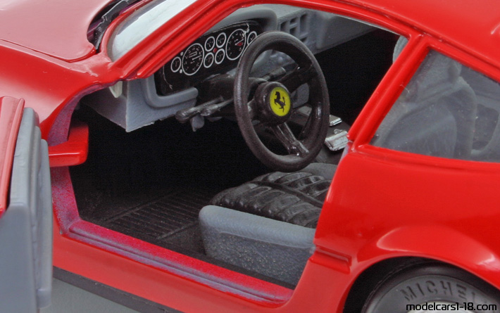 1969 - Ferrari 365 GTB/4 Daytona Techno Giodi 1/18 (Червен) Интериор арматурно табло