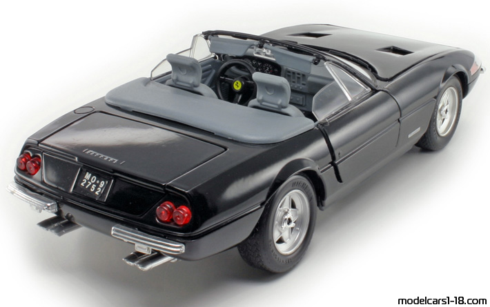 1969 - Ferrari 365 GTS/4 Daytona Techno Giodi 1/18 (Черен) Задна дясна страна