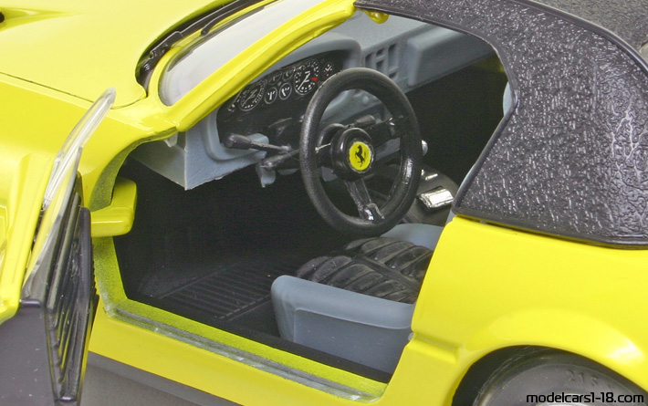 1969 - Ferrari 365 GTS/4 Daytona Techno Giodi 1/18 (Жълт) Интериор арматурно табло