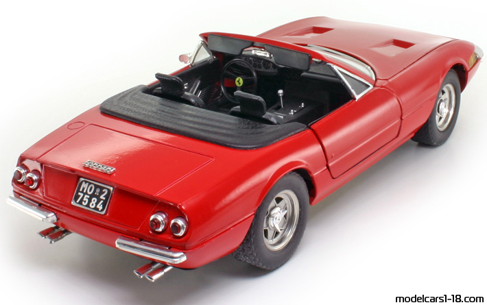 1970 - Ferrari 365 GTS/4 Daytona Solido 1/18 (Червен) Задна дясна страна