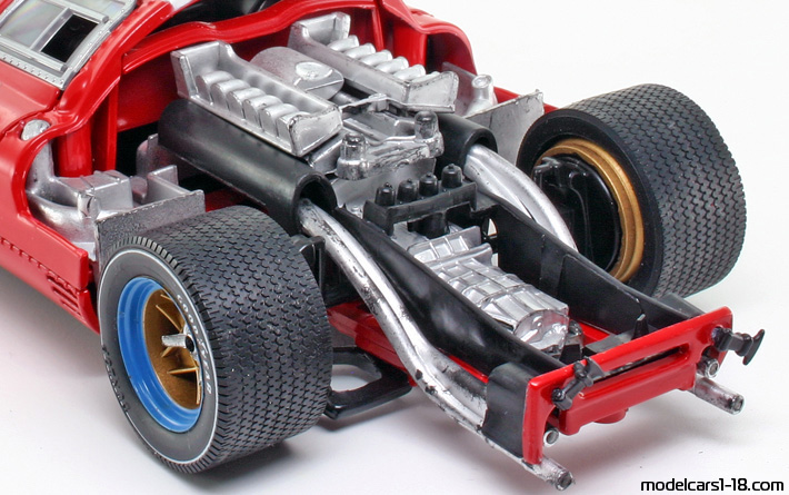 1967 - Ferrari 412 P Jouef Evolution 1/18 (Червен / Бял) Двигател
