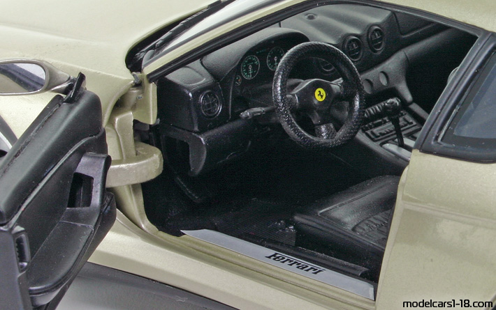 1998 - Ferrari 456M GT Hot Wheels 1/18 (Злаетн) Интериор арматурно табло